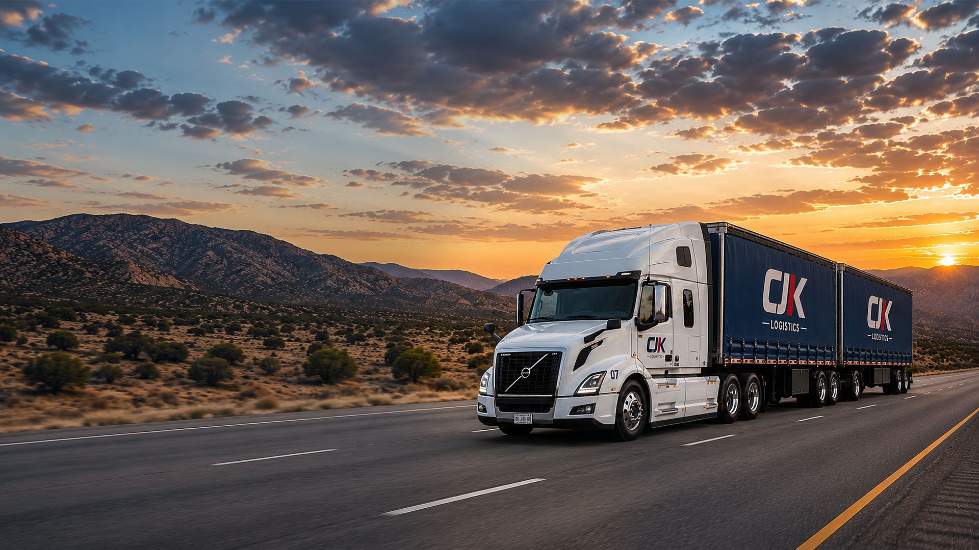 Flota CJK Logistics en carretera